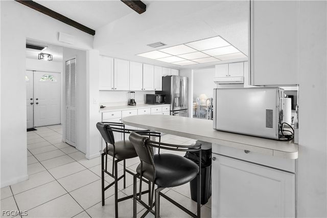 818 Monticello CT, Cape Coral, FL 33904