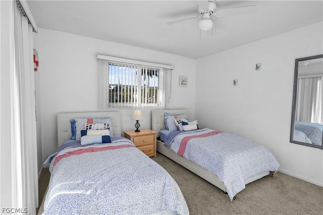 818 Monticello CT, Cape Coral, FL 33904