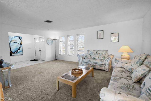 818 Monticello CT, Cape Coral, FL 33904