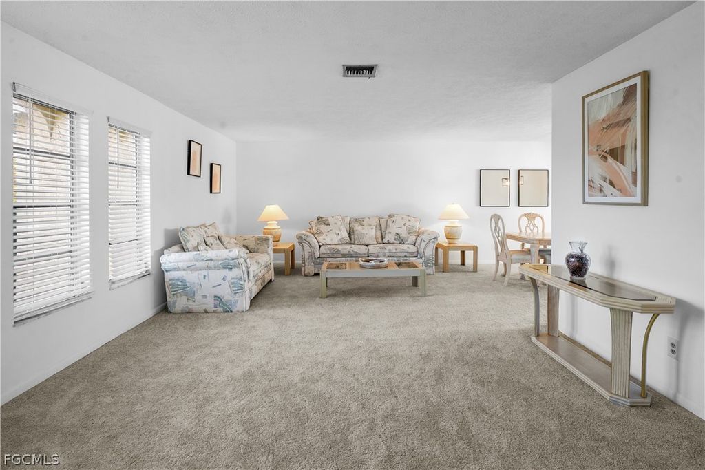 818 Monticello CT, Cape Coral, FL 33904