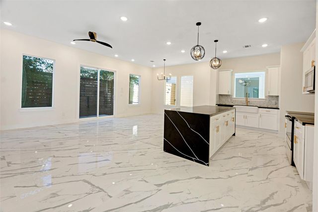 5908 St Augustine Street F, Houston, TX 77021