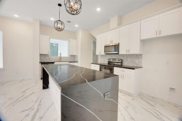 5908 St Augustine Street F, Houston, TX 77021