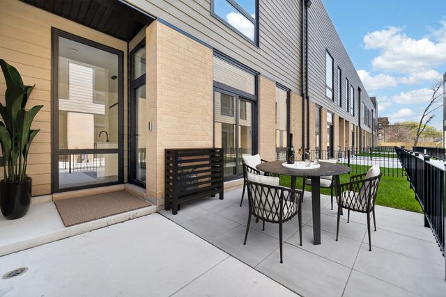 6218 S Woodlawn Avenue A, Chicago, IL 60637