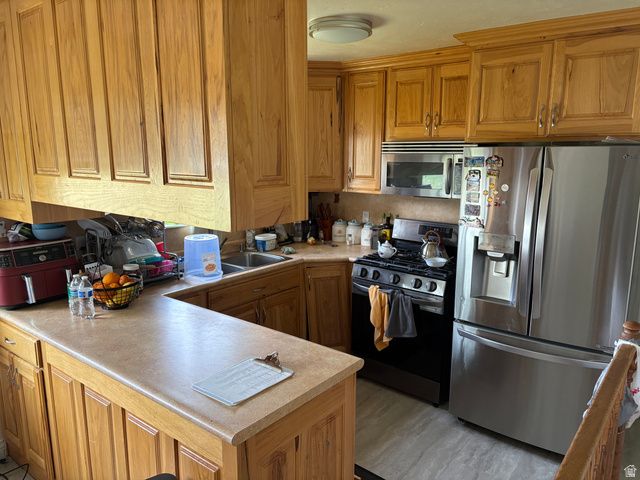 5650 S JORDAN CANAL RD, Taylorsville, UT 84129