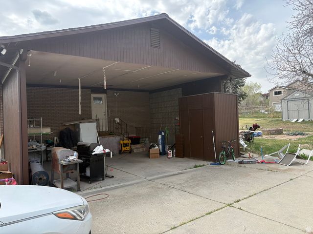 5650 S JORDAN CANAL RD, Taylorsville, UT 84129