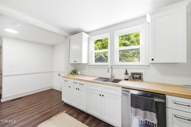 1220 Massachusetts Avenue, Bristol, VA 24201