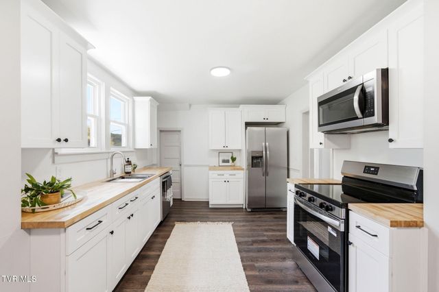 1220 Massachusetts Avenue, Bristol, VA 24201