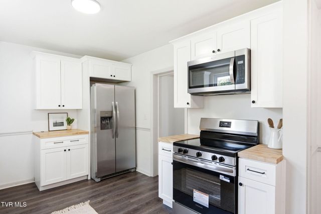1220 Massachusetts Avenue, Bristol, VA 24201