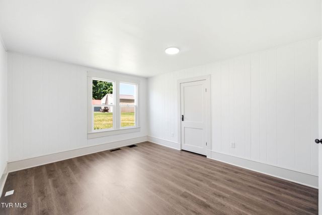 1220 Massachusetts Avenue, Bristol, VA 24201
