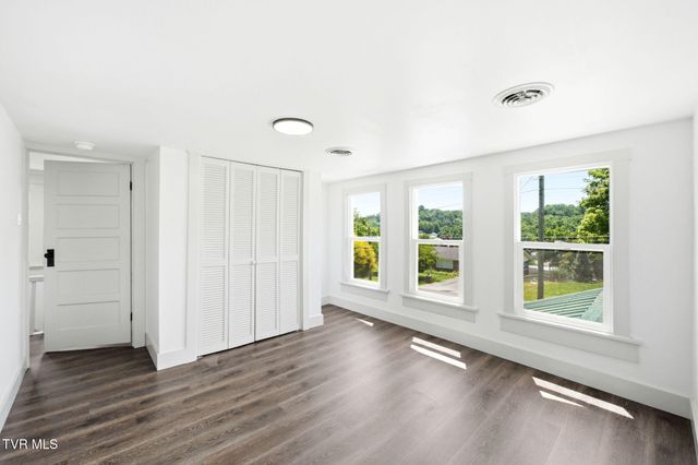 1220 Massachusetts Avenue, Bristol, VA 24201