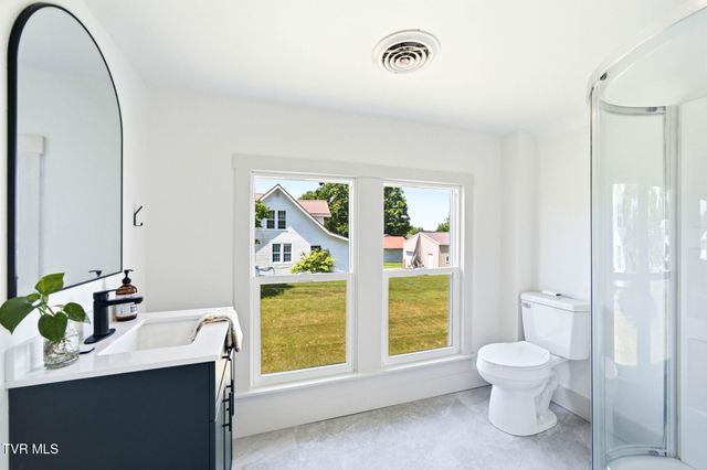 1220 Massachusetts Avenue, Bristol, VA 24201