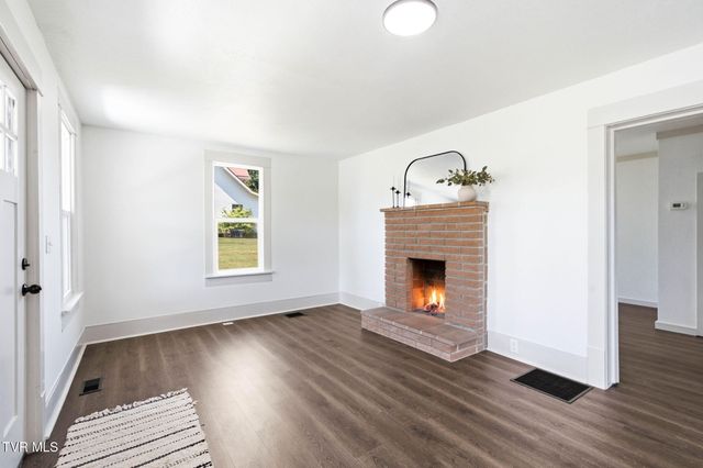 1220 Massachusetts Avenue, Bristol, VA 24201