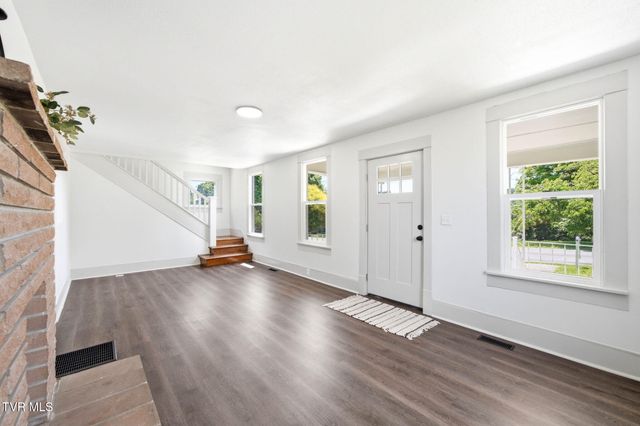 1220 Massachusetts Avenue, Bristol, VA 24201