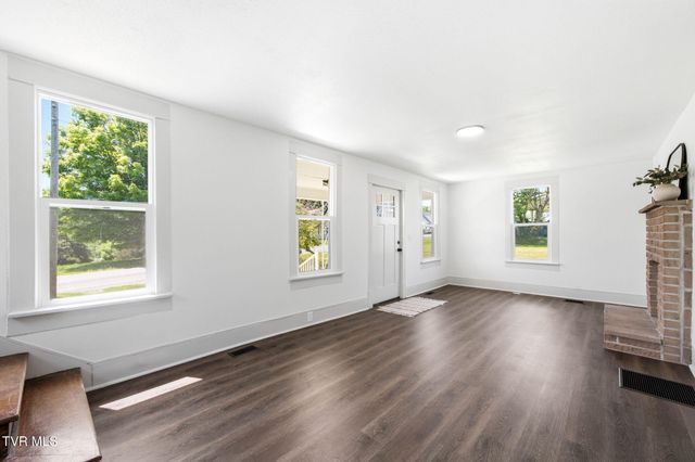 1220 Massachusetts Avenue, Bristol, VA 24201