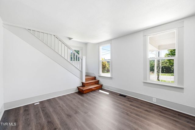 1220 Massachusetts Avenue, Bristol, VA 24201
