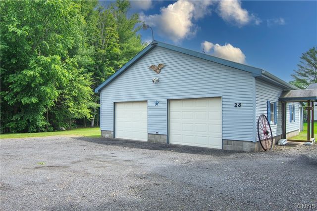28 Hawthorne Road, Schroeppel, NY 13069