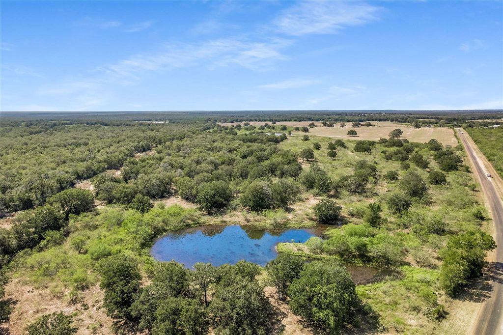 5637 Jeddo RD, Waelder, TX 78959