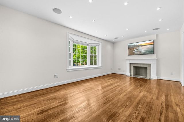 8927 CROMWELL DR, Springfield, VA 22151