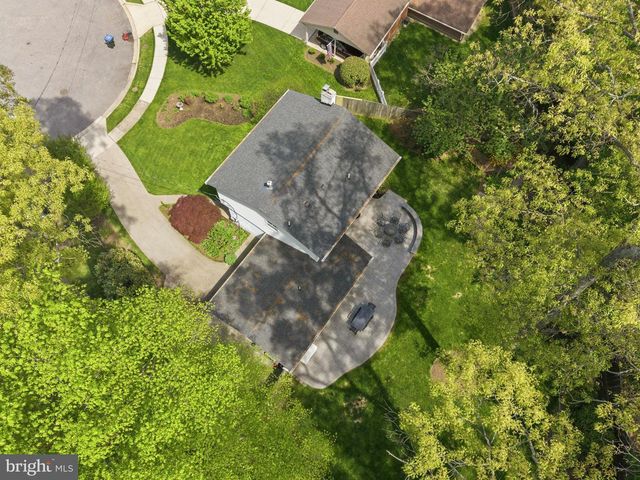 8927 CROMWELL DR, Springfield, VA 22151