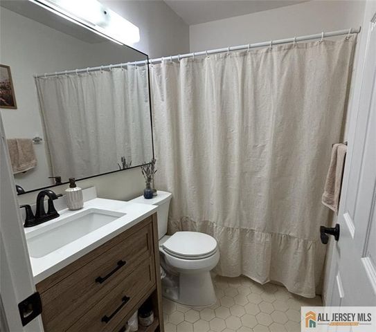 194 Yorkshire Court, Old Bridge, NJ 08857
