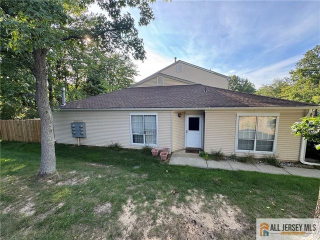 194 Yorkshire Court, Old Bridge, NJ 08857