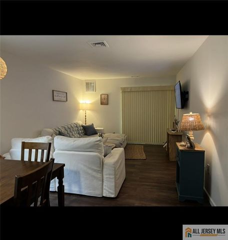 194 Yorkshire Court, Old Bridge, NJ 08857