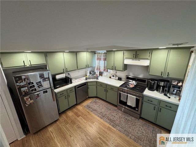 194 Yorkshire Court, Old Bridge, NJ 08857