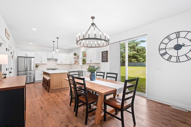 706 Arbor Ridge DRIVE, Delavan, WI 53115
