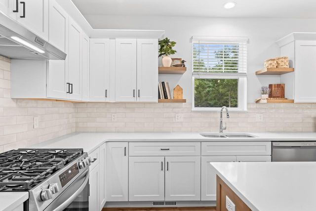 706 Arbor Ridge DRIVE, Delavan, WI 53115