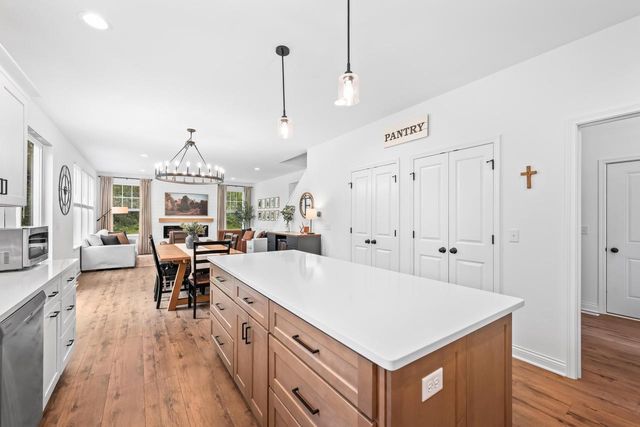 706 Arbor Ridge DRIVE, Delavan, WI 53115