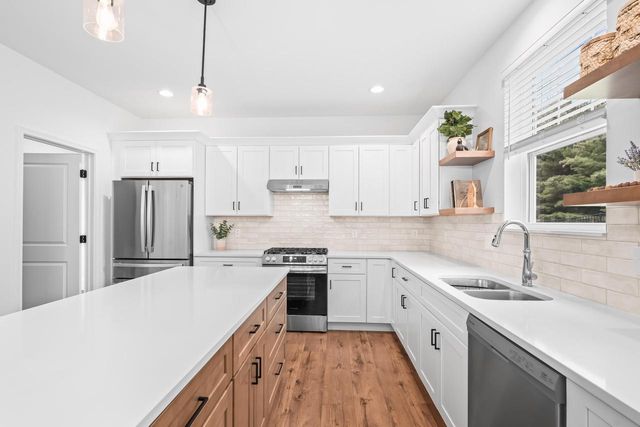 706 Arbor Ridge DRIVE, Delavan, WI 53115