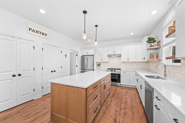 706 Arbor Ridge DRIVE, Delavan, WI 53115
