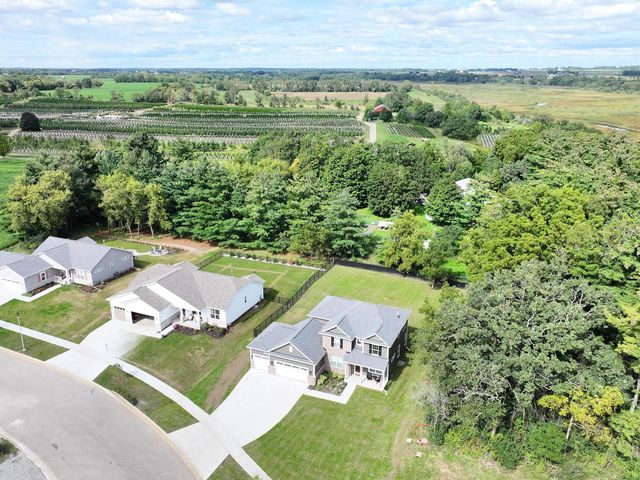 706 Arbor Ridge DRIVE, Delavan, WI 53115