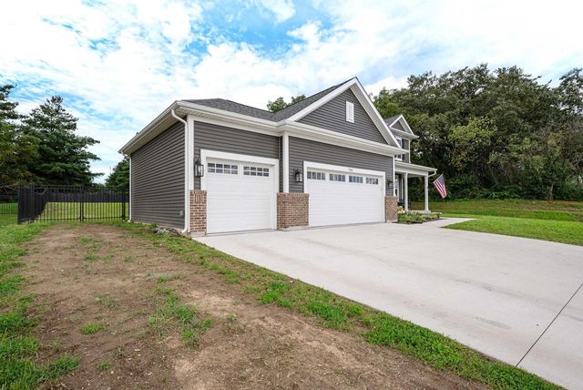 706 Arbor Ridge DRIVE, Delavan, WI 53115