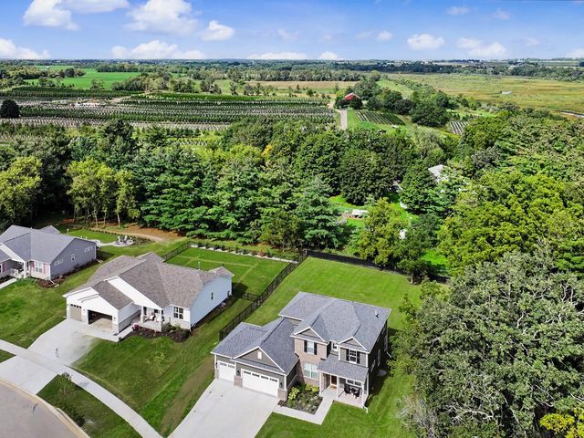706 Arbor Ridge DRIVE, Delavan, WI 53115