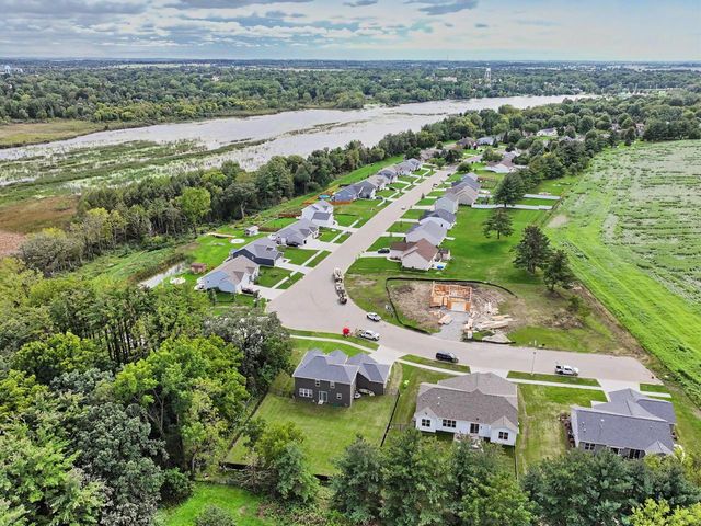 706 Arbor Ridge DRIVE, Delavan, WI 53115