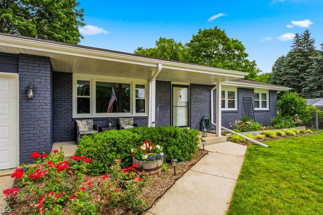 1978 N Fork Circle, Elgin, IL 60123