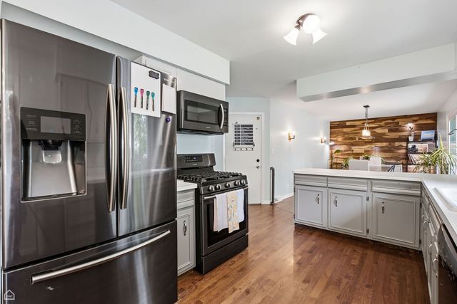 1978 N Fork Circle, Elgin, IL 60123