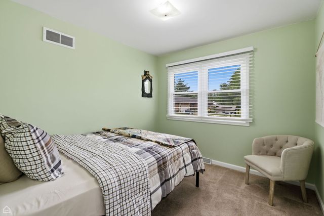 1978 N Fork Circle, Elgin, IL 60123