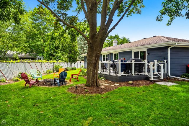 1978 N Fork Circle, Elgin, IL 60123