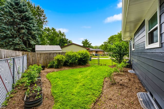 1978 N Fork Circle, Elgin, IL 60123