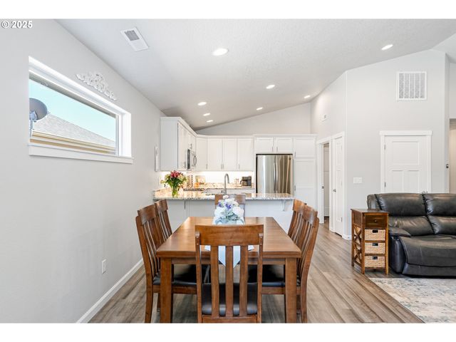 2054 Se Academy St, Dallas, OR 97338