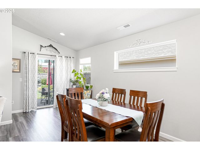 2054 Se Academy St, Dallas, OR 97338