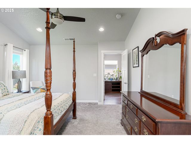 2054 Se Academy St, Dallas, OR 97338