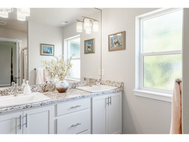 2054 Se Academy St, Dallas, OR 97338