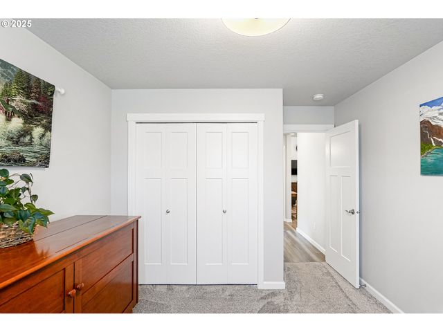 2054 Se Academy St, Dallas, OR 97338