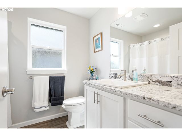 2054 Se Academy St, Dallas, OR 97338