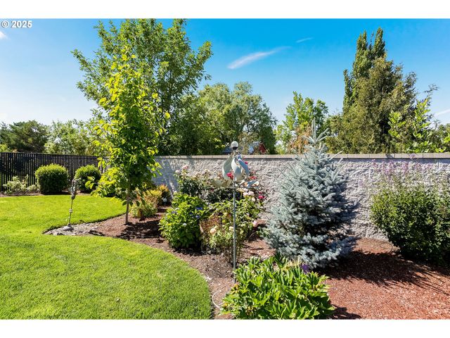 2054 Se Academy St, Dallas, OR 97338