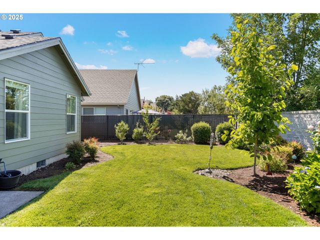 2054 Se Academy St, Dallas, OR 97338