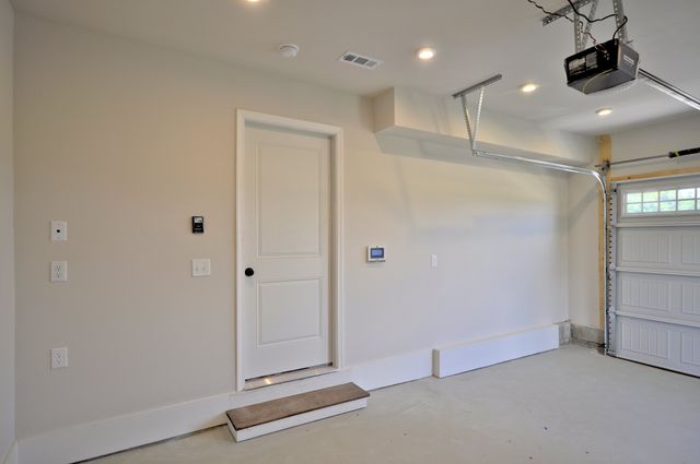 101 BULLPEN CT F, Clarksville, TN 37042